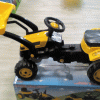 Traktor na pedale sa kasikom