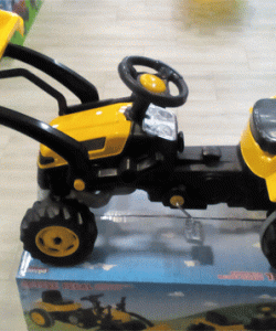 Traktor na pedale sa kasikom